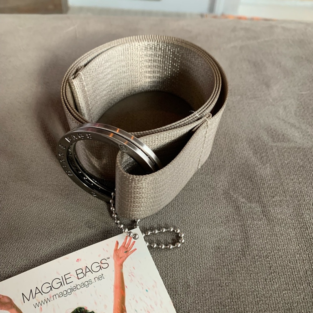 Maggie Bags seat belt-belt. Size M. Double ring closure. NWT. Gray/taupe.